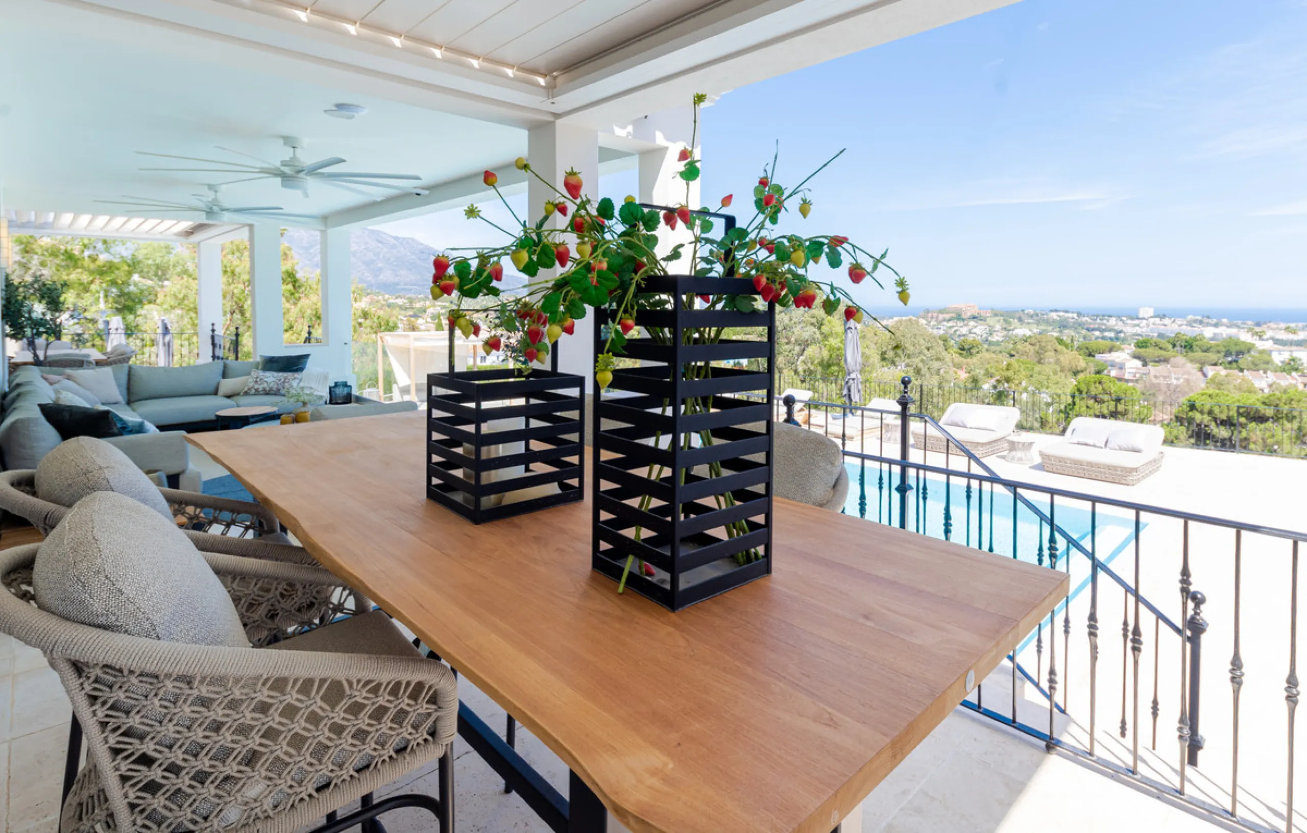 House - Detached Villa в продаже в Benahavís, Málaga. В доме 7 спален и 8 ванных комнат. Площадь дома 1014 м². Площадь участка 10100 м²