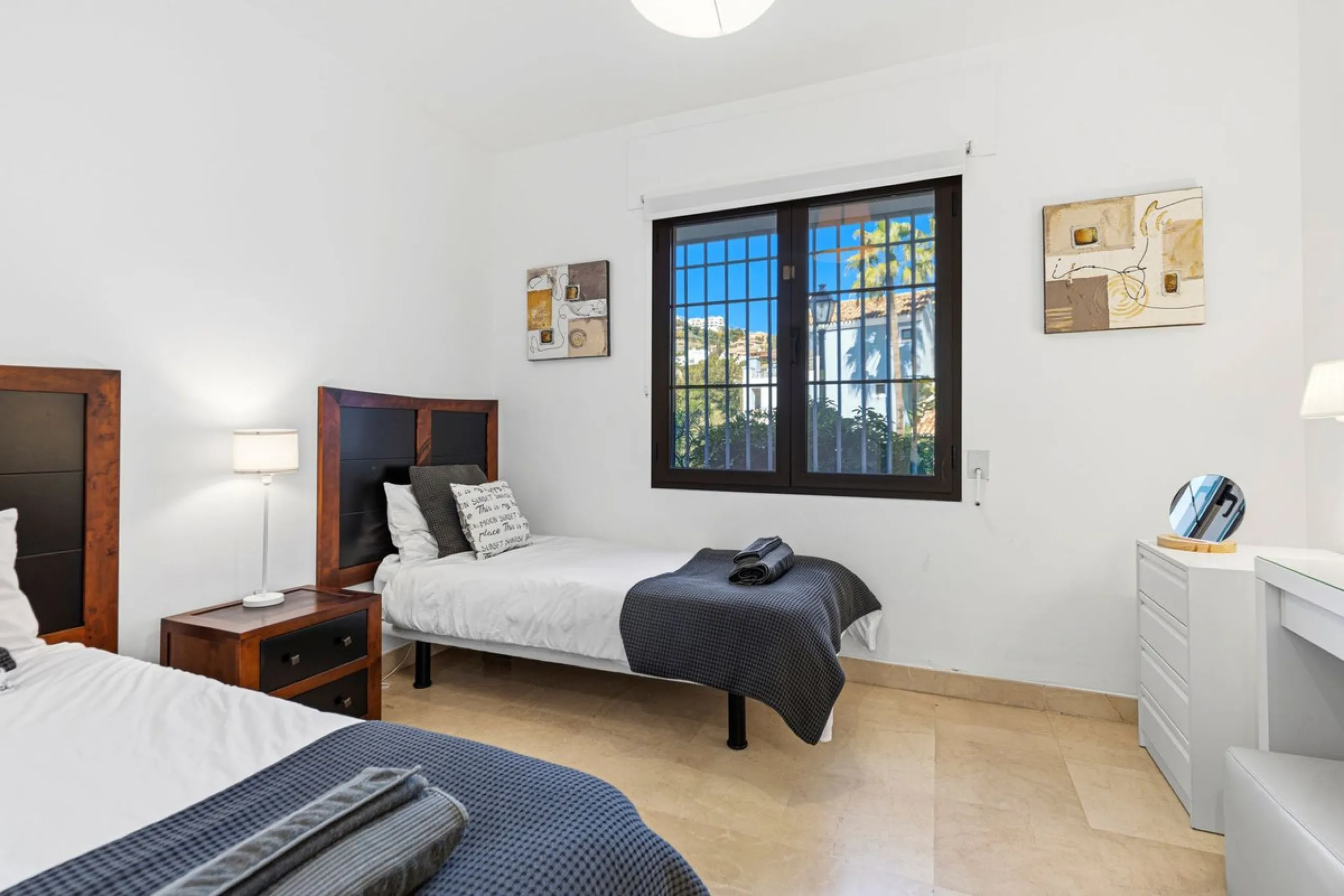 Beautifully maintained and move-in ready, this ground-floor apartment is located in Las Torres de Los Arqueros, one of the most established and well-kept communities within Los Arqueros.