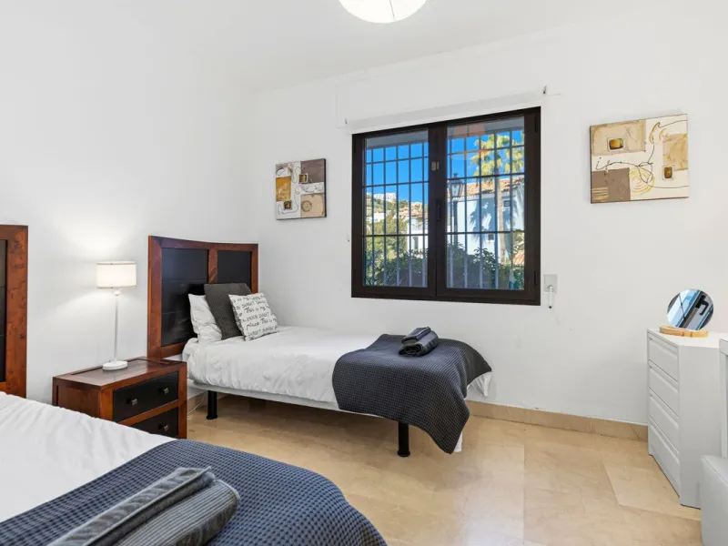 Beautifully maintained and move-in ready, this ground-floor apartment is located in Las Torres de Los Arqueros, one of the most established and well-kept communities within Los Arqueros.