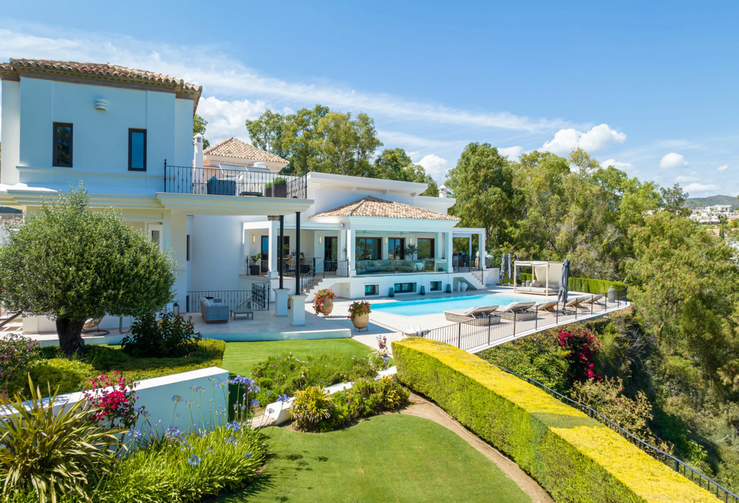 House - Detached Villa в продаже в Benahavís, Málaga. В доме 7 спален и 8 ванных комнат. Площадь дома 1014 м². Площадь участка 10100 м²