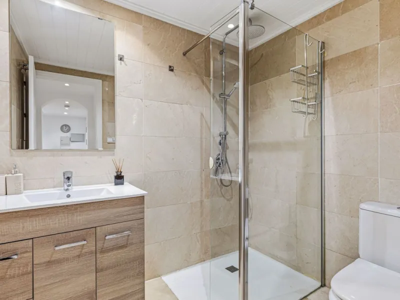 Beautifully maintained and move-in ready, this ground-floor apartment is located in Las Torres de Los Arqueros, one of the most established and well-kept communities within Los Arqueros.