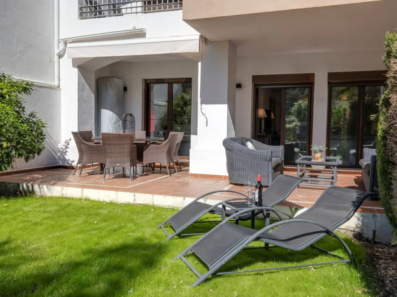 Beautifully maintained and move-in ready, this ground-floor apartment is located in Las Torres de Los Arqueros, one of the most established and well-kept communities within Los Arqueros.