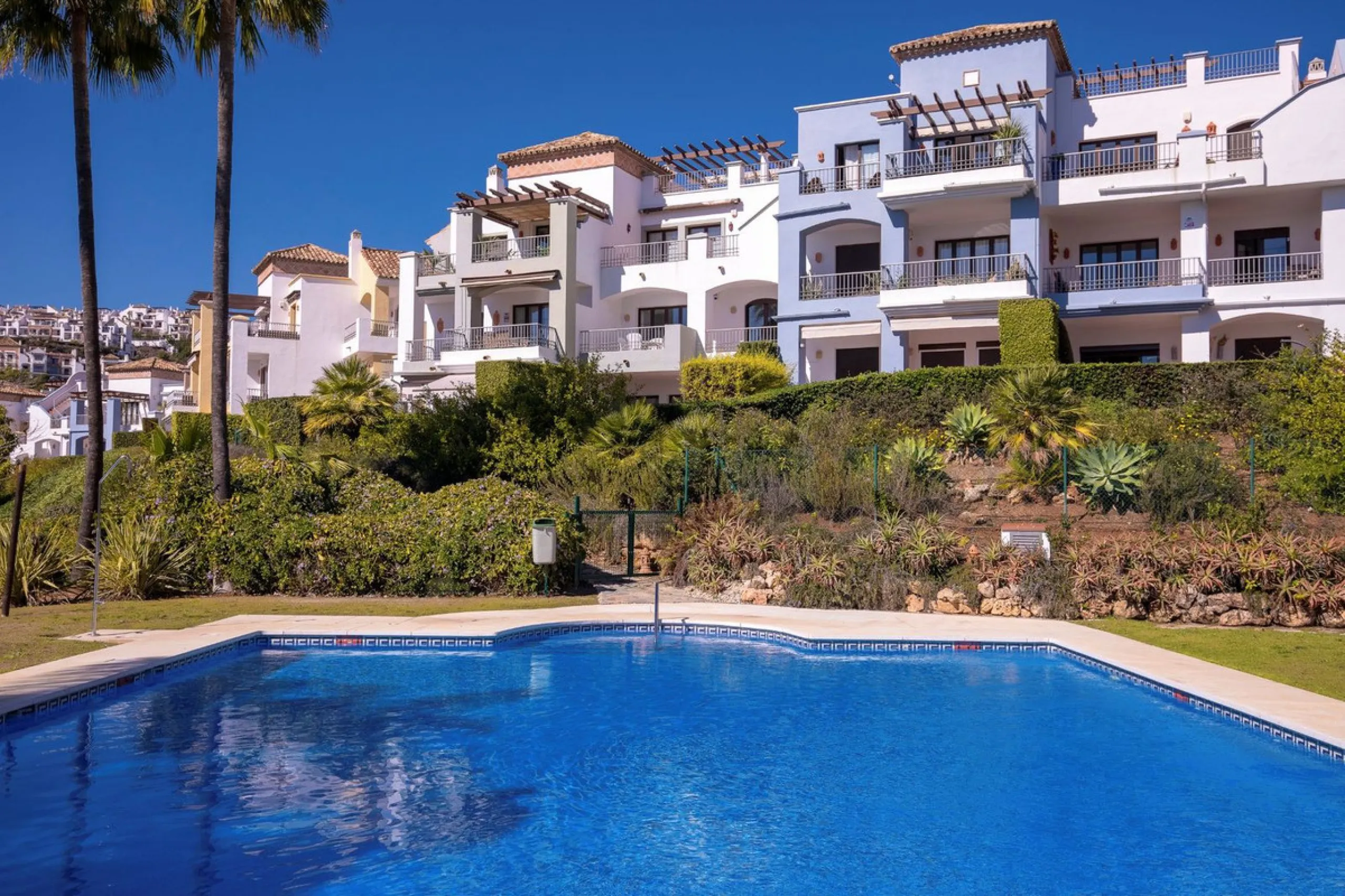 Beautifully maintained and move-in ready, this ground-floor apartment is located in Las Torres de Los Arqueros, one of the most established and well-kept communities within Los Arqueros.