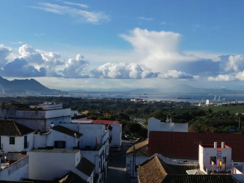 NEW BUILD RESIDENTIAL COMPLEX IN LA ALCAIDESA, SAN ROQUE& & New Build residential development in La Alcaidesa, the province of Cadiz, distributed in 55 multi-family homes, with options of 2 and 3 bedrooms with large terraces that allow you to enjoy 