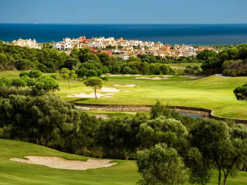 NEW BUILD RESIDENTIAL COMPLEX IN LA ALCAIDESA, SAN ROQUE& & New Build residential development in La Alcaidesa, the province of Cadiz, distributed in 55 multi-family homes, with options of 2 and 3 bedrooms with large terraces that allow you to enjoy 