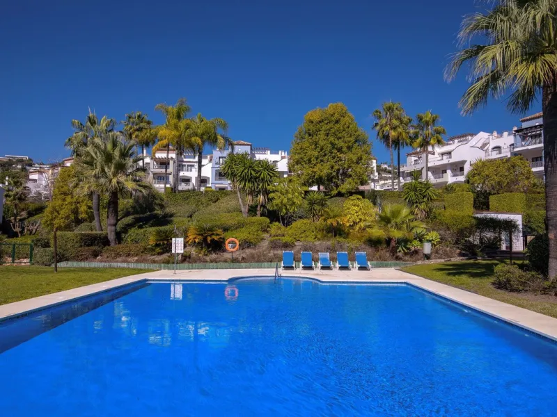 Beautifully maintained and move-in ready, this ground-floor apartment is located in Las Torres de Los Arqueros, one of the most established and well-kept communities within Los Arqueros.