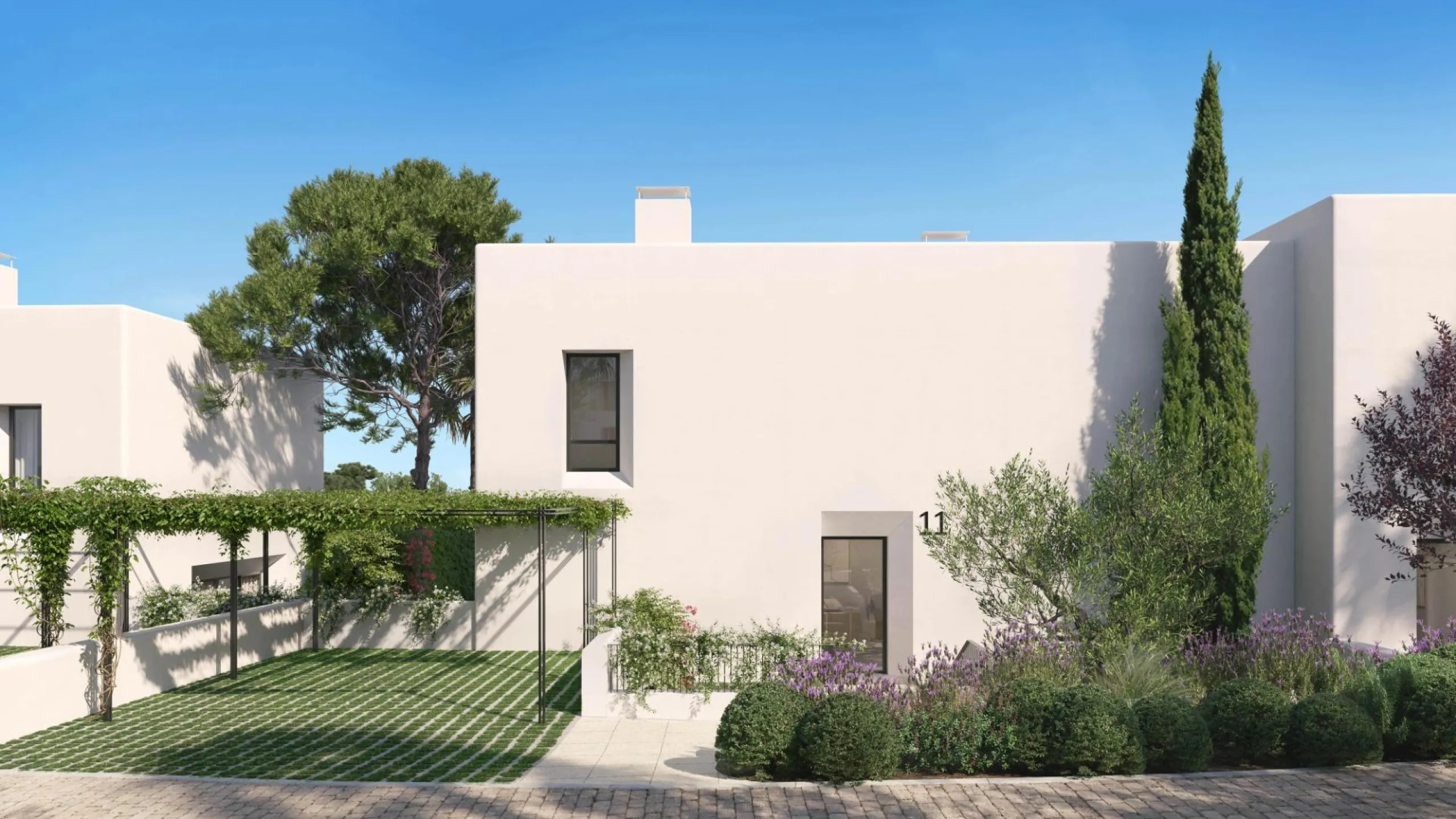 New Build Luxury Villas in Sotogrande Alto with Private Garden and Pool& & Exclusive Residential Living in Sotogrande Alto& This elegant new build residential development is located in the prestigious area of Sotogrande Alto, one of the most excl