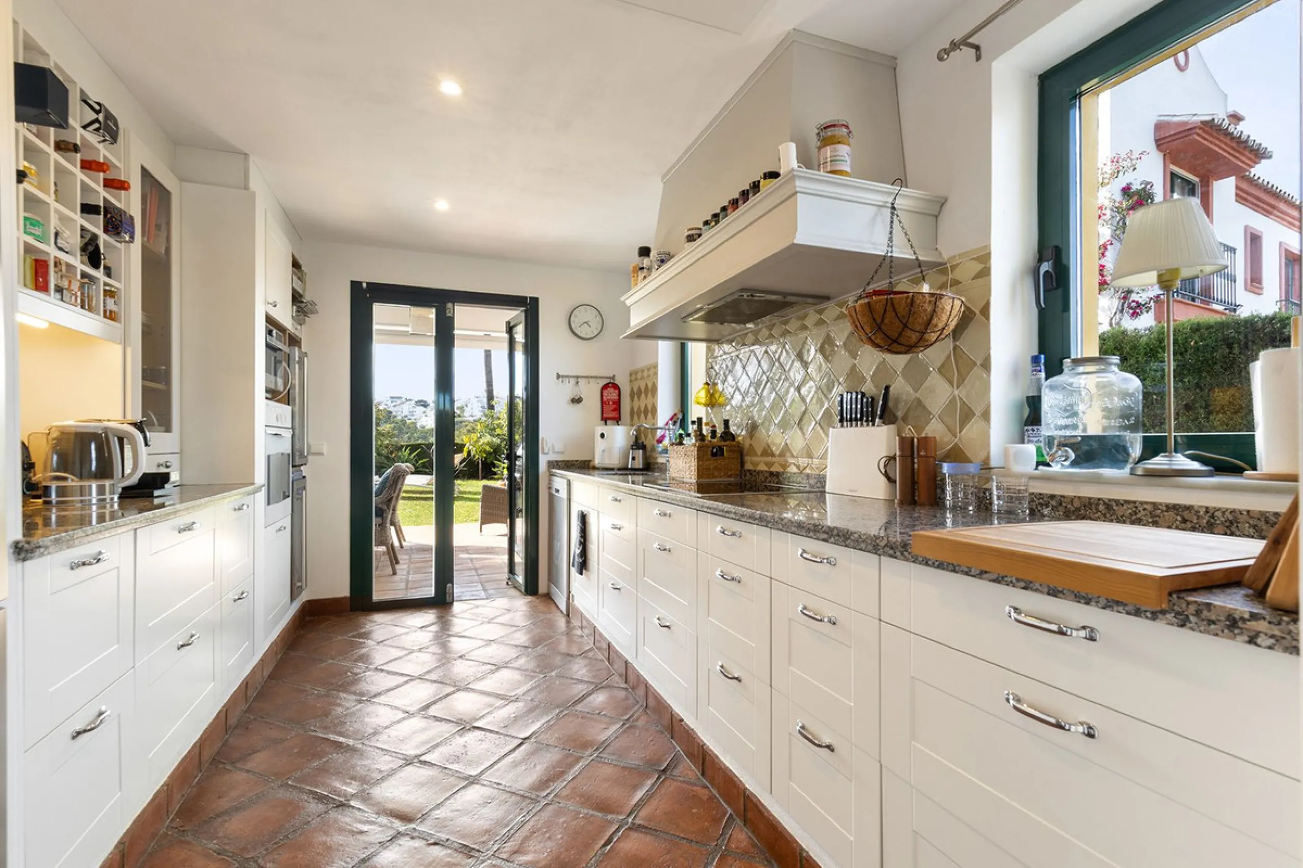 Discover the perfect blend of comfort and scenery in this charming semi-detached house, situated in the Islas de Miraflores residential development. The property is boasting breathtaking views over the rolling greens of the golf course and distant mountai