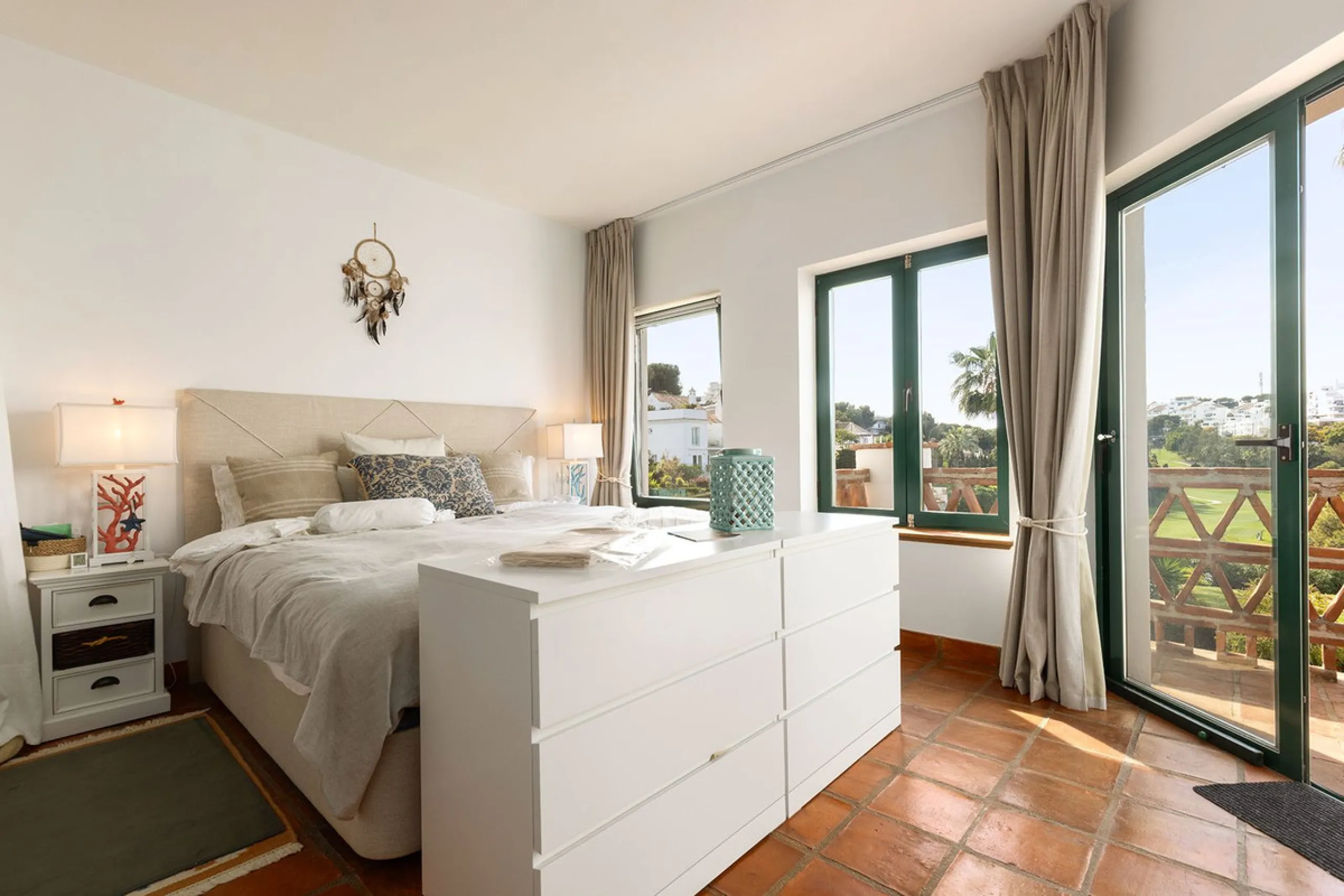 Discover the perfect blend of comfort and scenery in this charming semi-detached house, situated in the Islas de Miraflores residential development. The property is boasting breathtaking views over the rolling greens of the golf course and distant mountai
