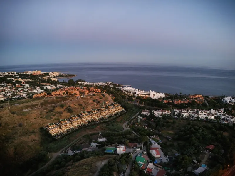 Contemporary Semi Detached Villas Near the Sea in Seghers Estepona& & Prime Residential Location in Seghers Estepona& This attractive new build residential project is located in Seghers, one of the most established and sought after residential ar