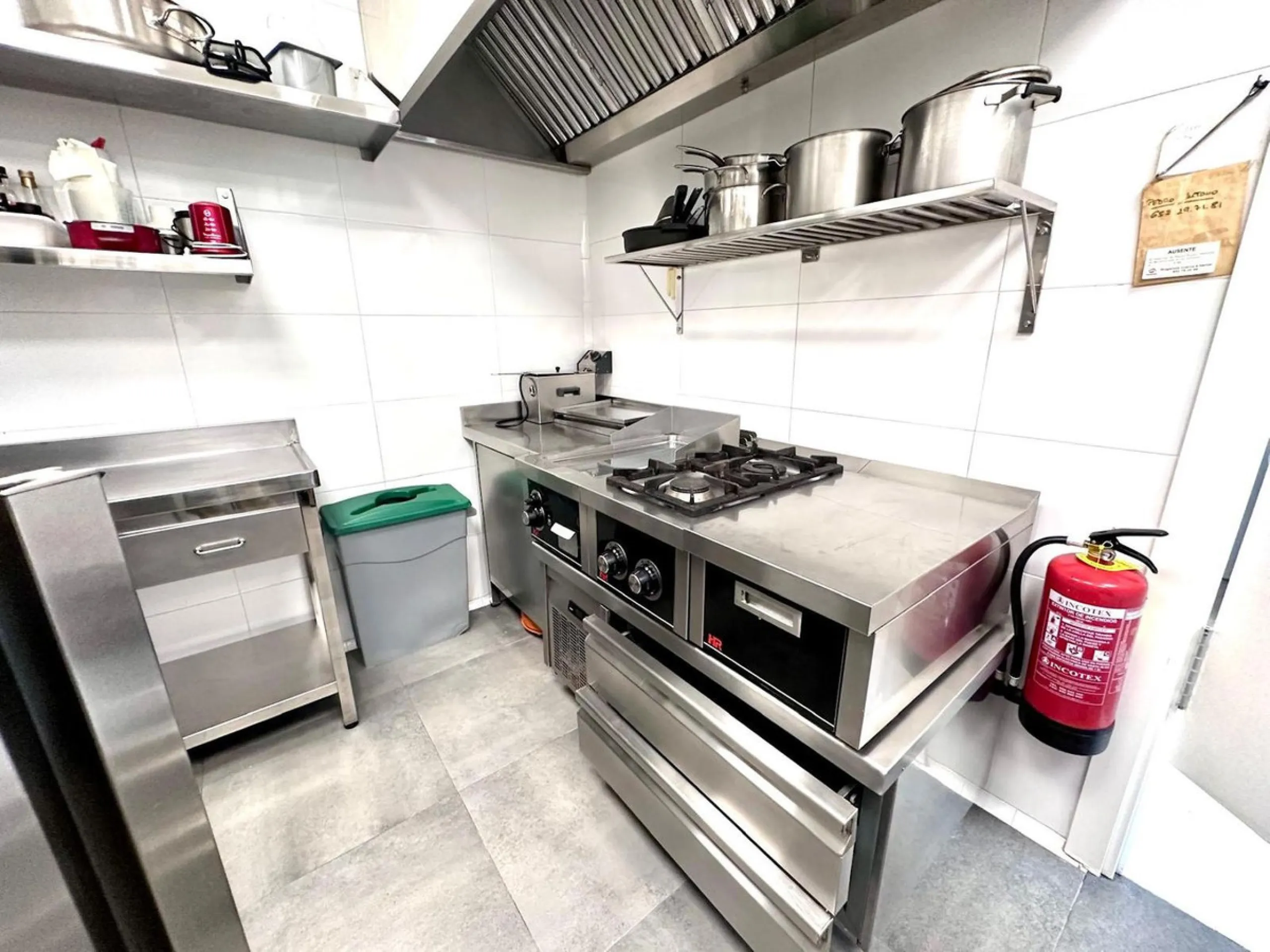 COMMERCIAL PREMISES - RESTAURANT IN NUEVA ANDALUCIA .