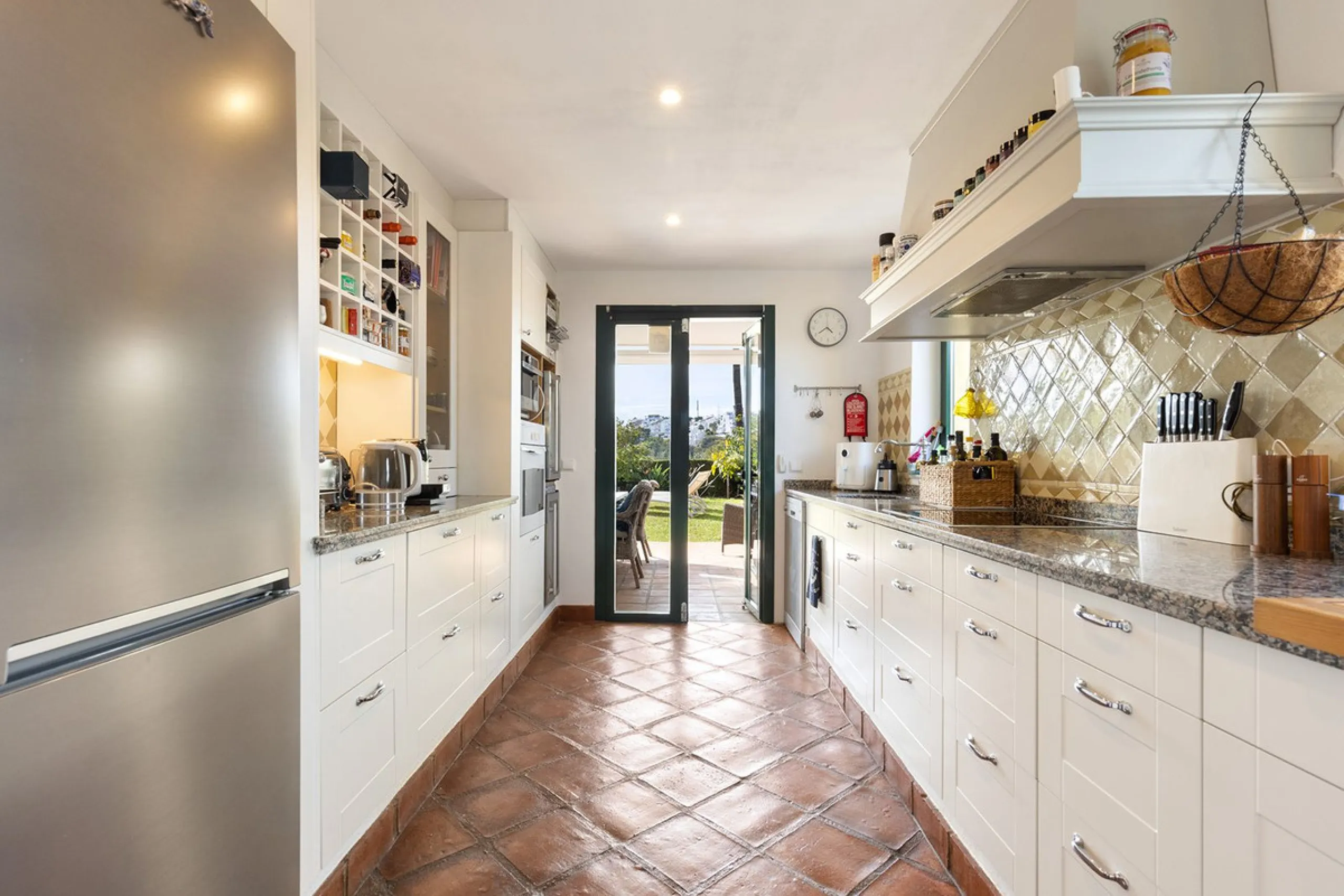 Discover the perfect blend of comfort and scenery in this charming semi-detached house, situated in the Islas de Miraflores residential development. The property is boasting breathtaking views over the rolling greens of the golf course and distant mountai