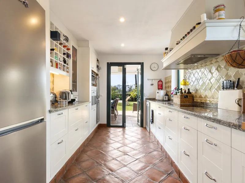 Discover the perfect blend of comfort and scenery in this charming semi-detached house, situated in the Islas de Miraflores residential development. The property is boasting breathtaking views over the rolling greens of the golf course and distant mountai