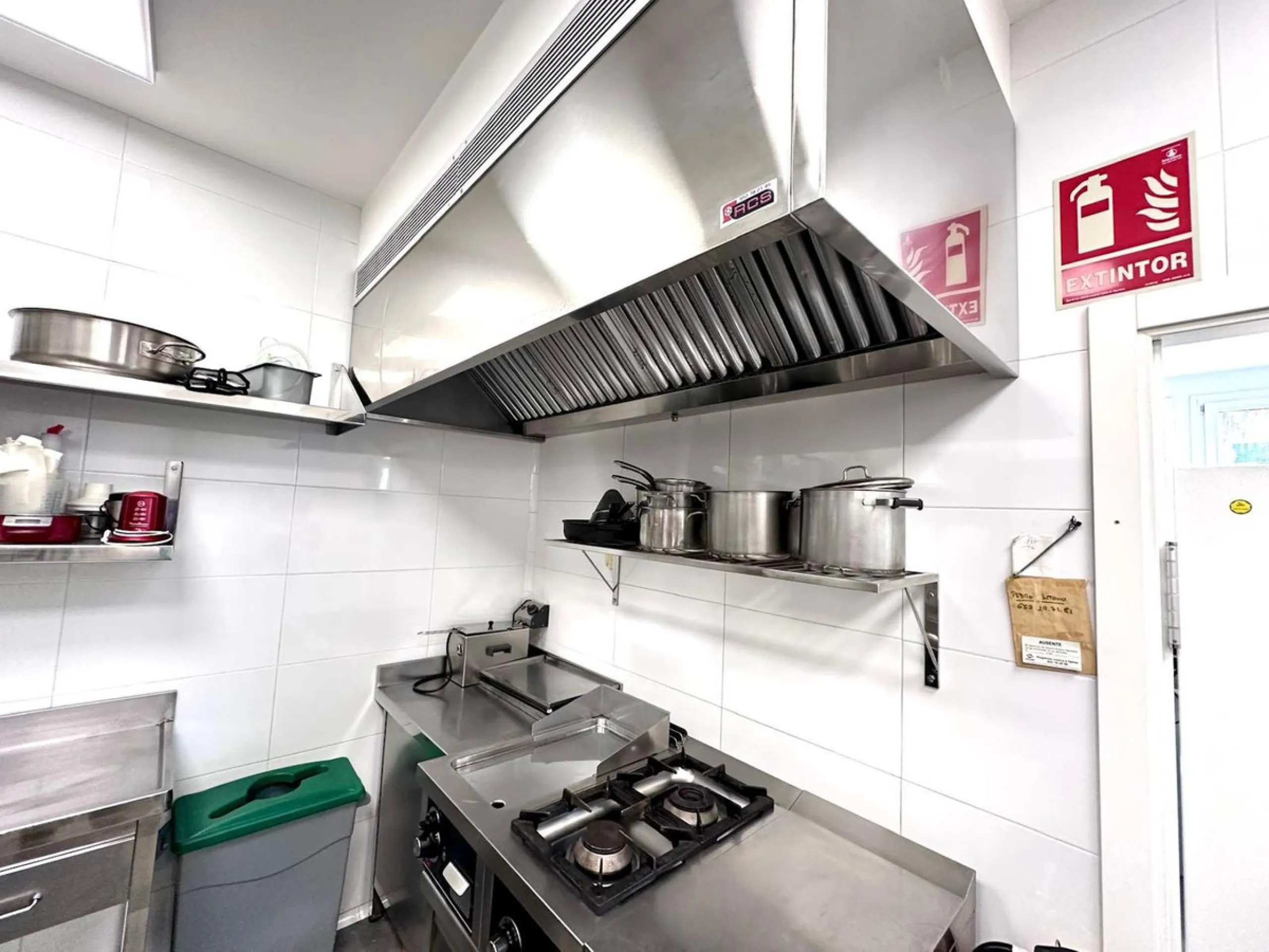 COMMERCIAL PREMISES - RESTAURANT IN NUEVA ANDALUCIA .