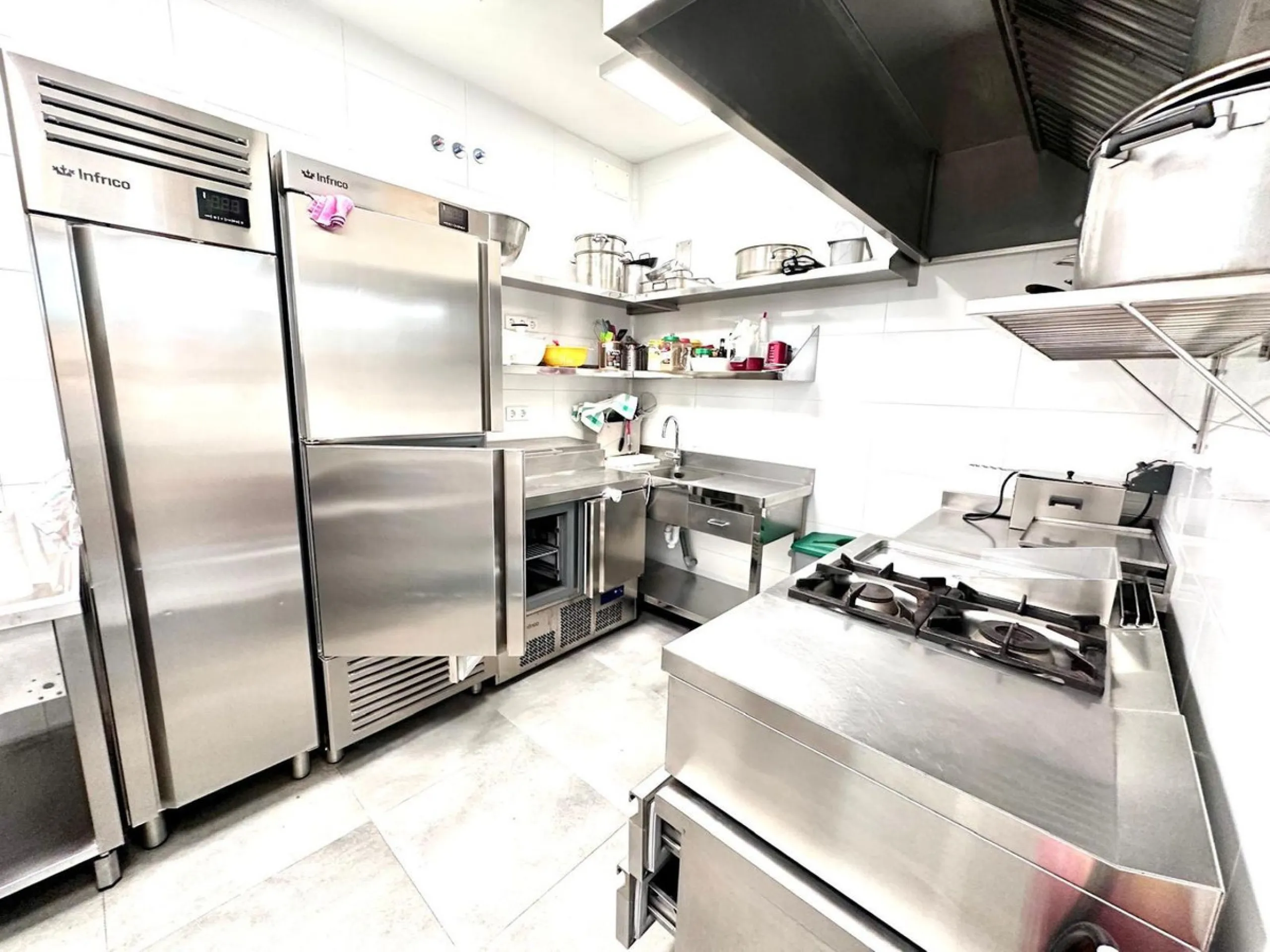 COMMERCIAL PREMISES - RESTAURANT IN NUEVA ANDALUCIA .