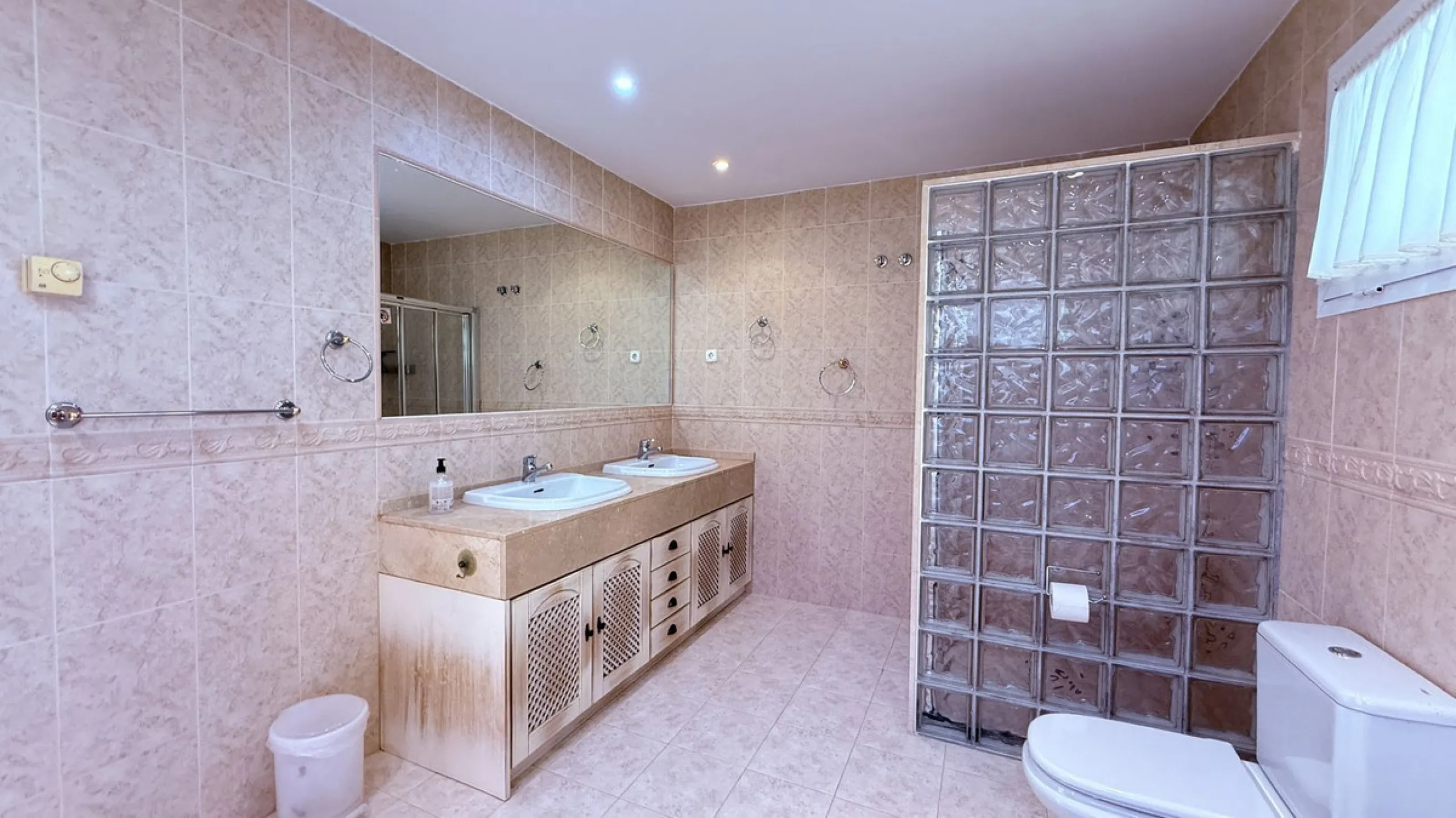 This is an exclusive opportunity to acquire a villa before renovation, saving on taxes and making your dream come true.