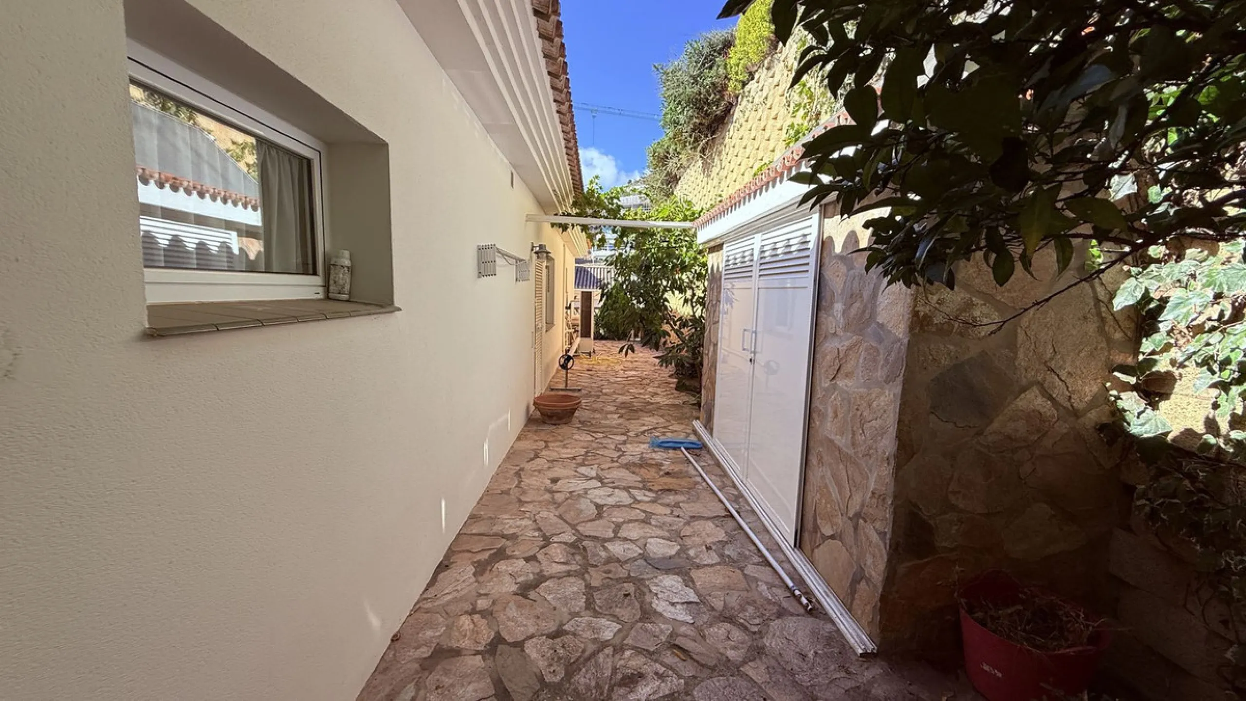 This is an exclusive opportunity to acquire a villa before renovation, saving on taxes and making your dream come true.