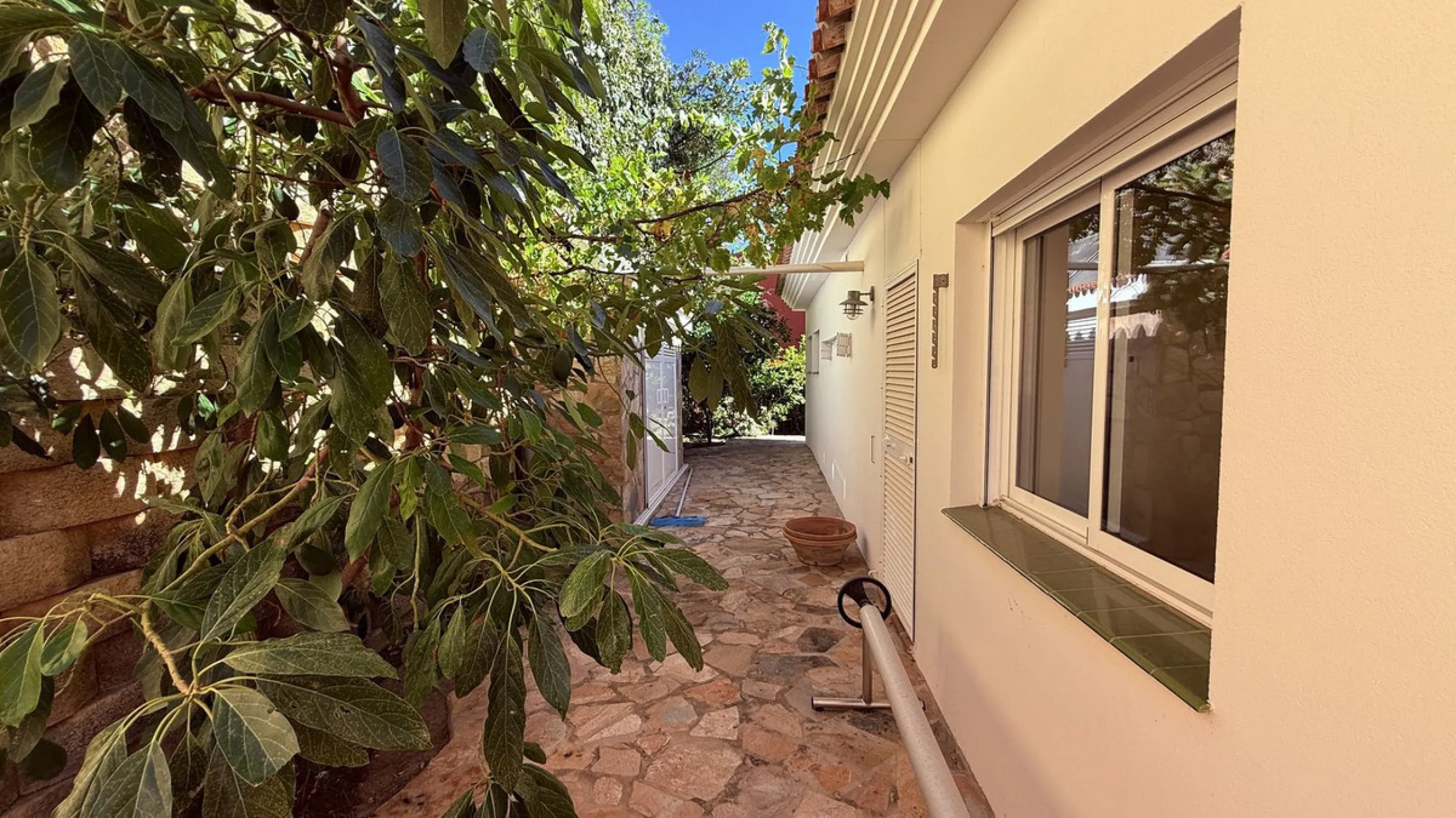 This is an exclusive opportunity to acquire a villa before renovation, saving on taxes and making your dream come true.