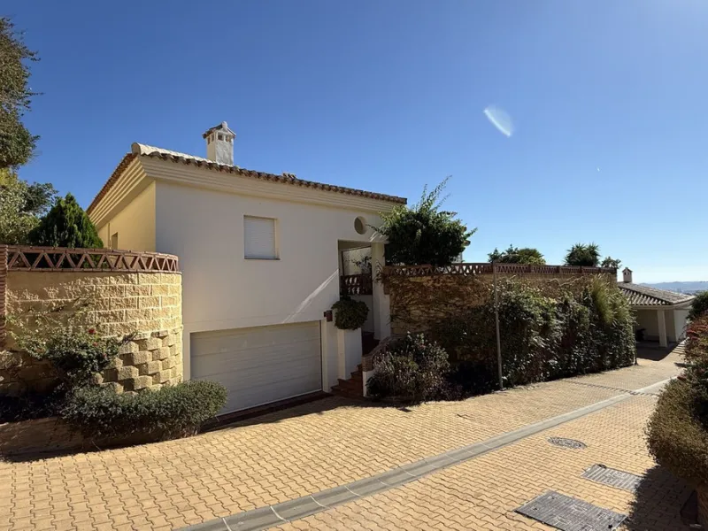 This is an exclusive opportunity to acquire a villa before renovation, saving on taxes and making your dream come true.