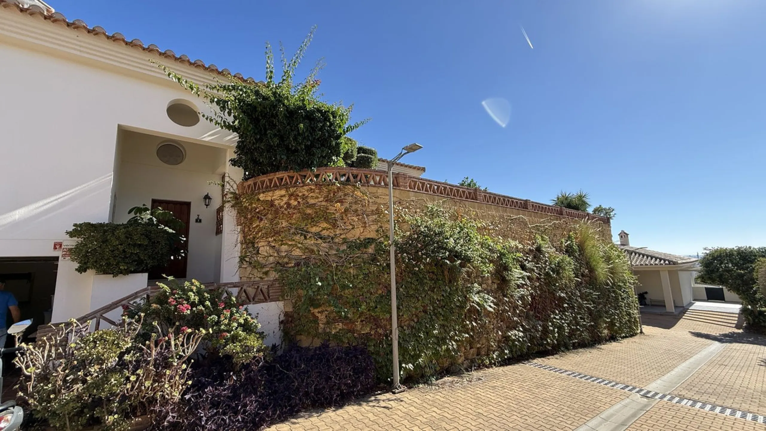 This is an exclusive opportunity to acquire a villa before renovation, saving on taxes and making your dream come true.
