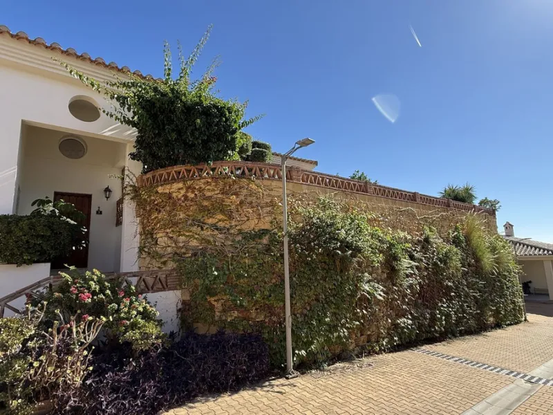 This is an exclusive opportunity to acquire a villa before renovation, saving on taxes and making your dream come true.