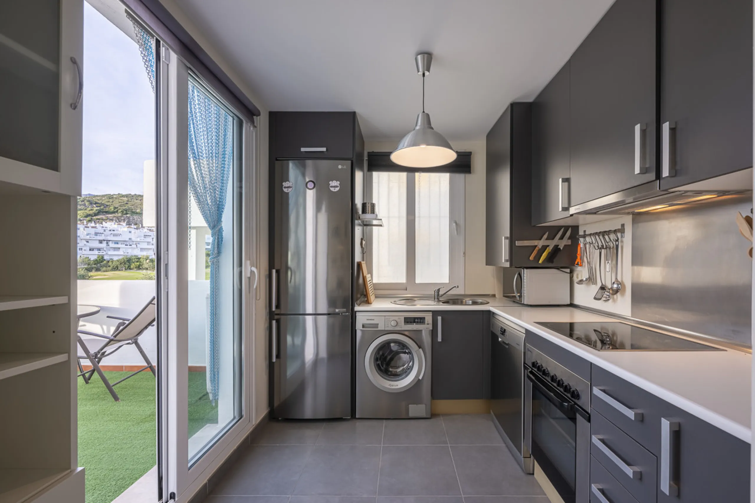 Apartment - Middle Floor Apartment в продаже в Estepona, Málaga. В доме 2 спален и 2 ванных комнат. Площадь дома 99 м²