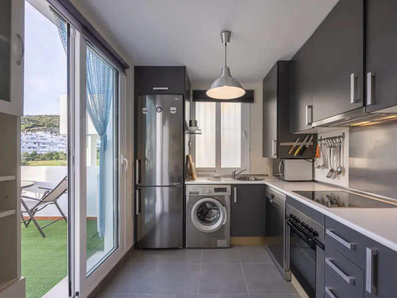 Apartment - Middle Floor Apartment в продаже в Estepona, Málaga. В доме 2 спален и 2 ванных комнат. Площадь дома 99 м²