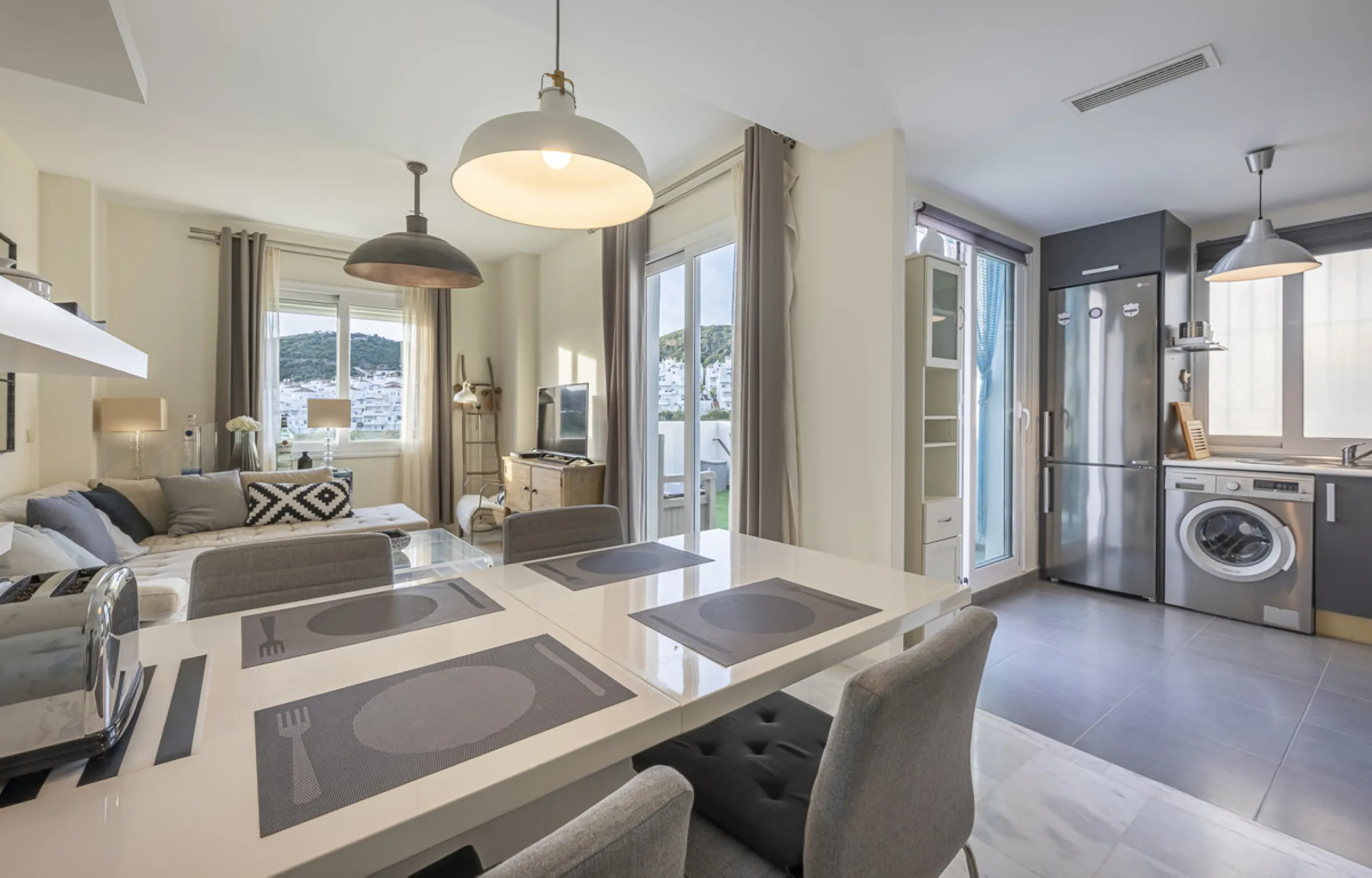 Apartment - Middle Floor Apartment в продаже в Estepona, Málaga. В доме 2 спален и 2 ванных комнат. Площадь дома 99 м²