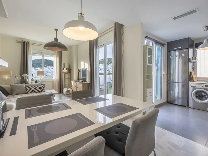 Apartment - Middle Floor Apartment в продаже в Estepona, Málaga. В доме 2 спален и 2 ванных комнат. Площадь дома 99 м²