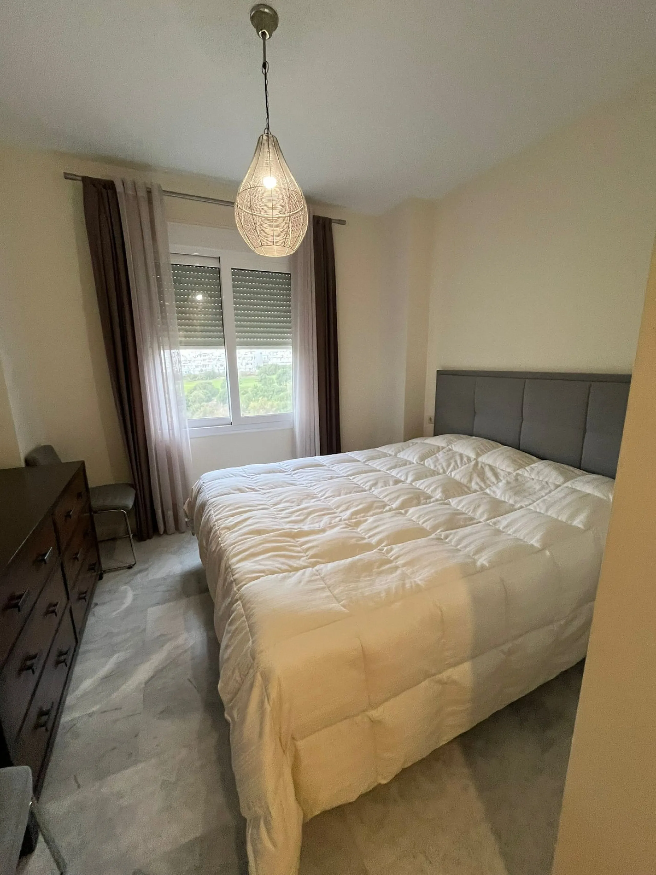 Apartment - Middle Floor Apartment в продаже в Estepona, Málaga. В доме 2 спален и 2 ванных комнат. Площадь дома 99 м²