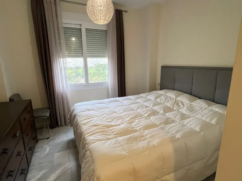 Apartment - Middle Floor Apartment в продаже в Estepona, Málaga. В доме 2 спален и 2 ванных комнат. Площадь дома 99 м²