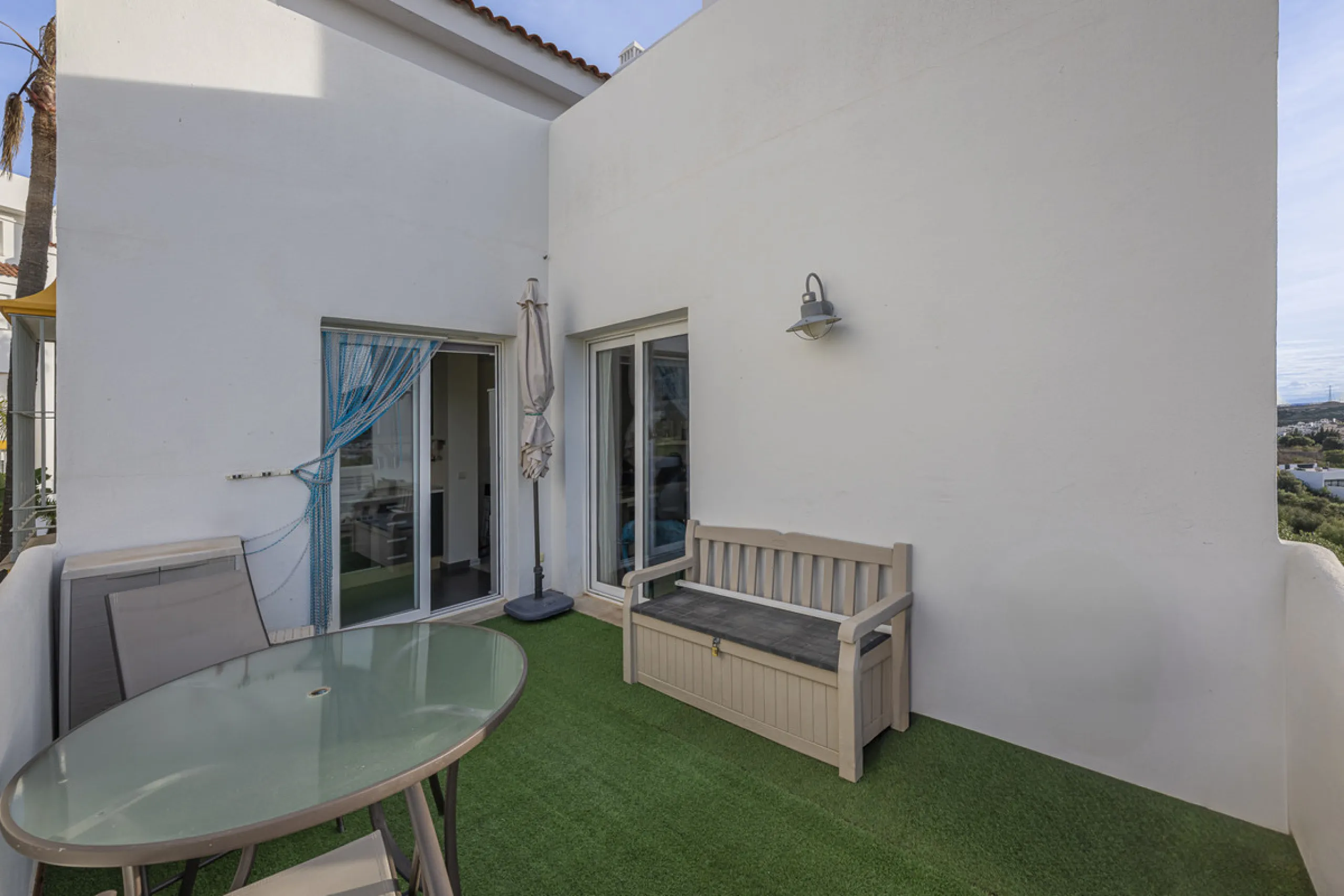 Apartment - Middle Floor Apartment в продаже в Estepona, Málaga. В доме 2 спален и 2 ванных комнат. Площадь дома 99 м²
