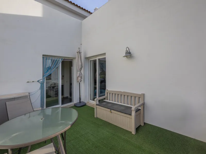 Apartment - Middle Floor Apartment в продаже в Estepona, Málaga. В доме 2 спален и 2 ванных комнат. Площадь дома 99 м²