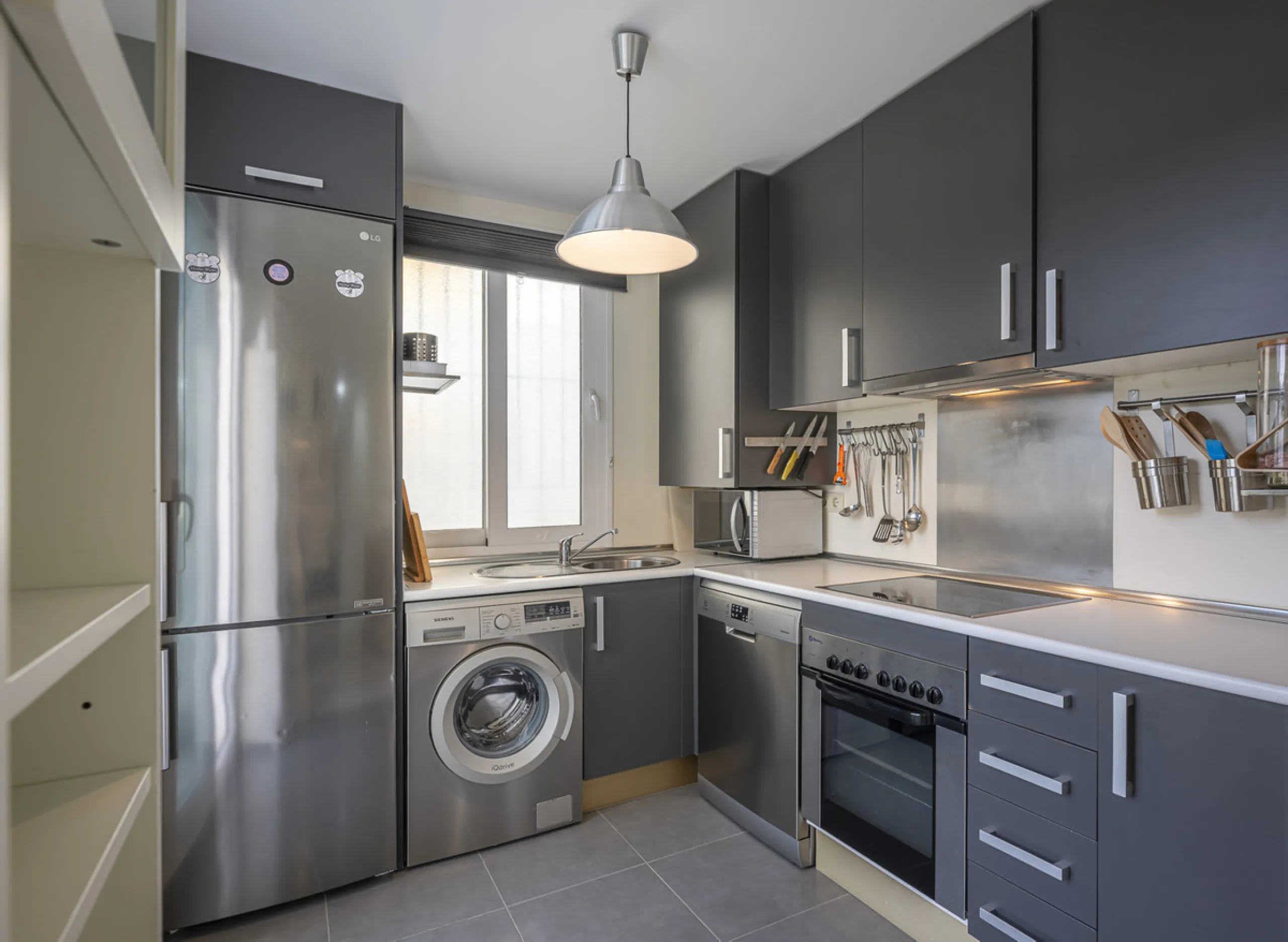 Apartment - Middle Floor Apartment в продаже в Estepona, Málaga. В доме 2 спален и 2 ванных комнат. Площадь дома 99 м²