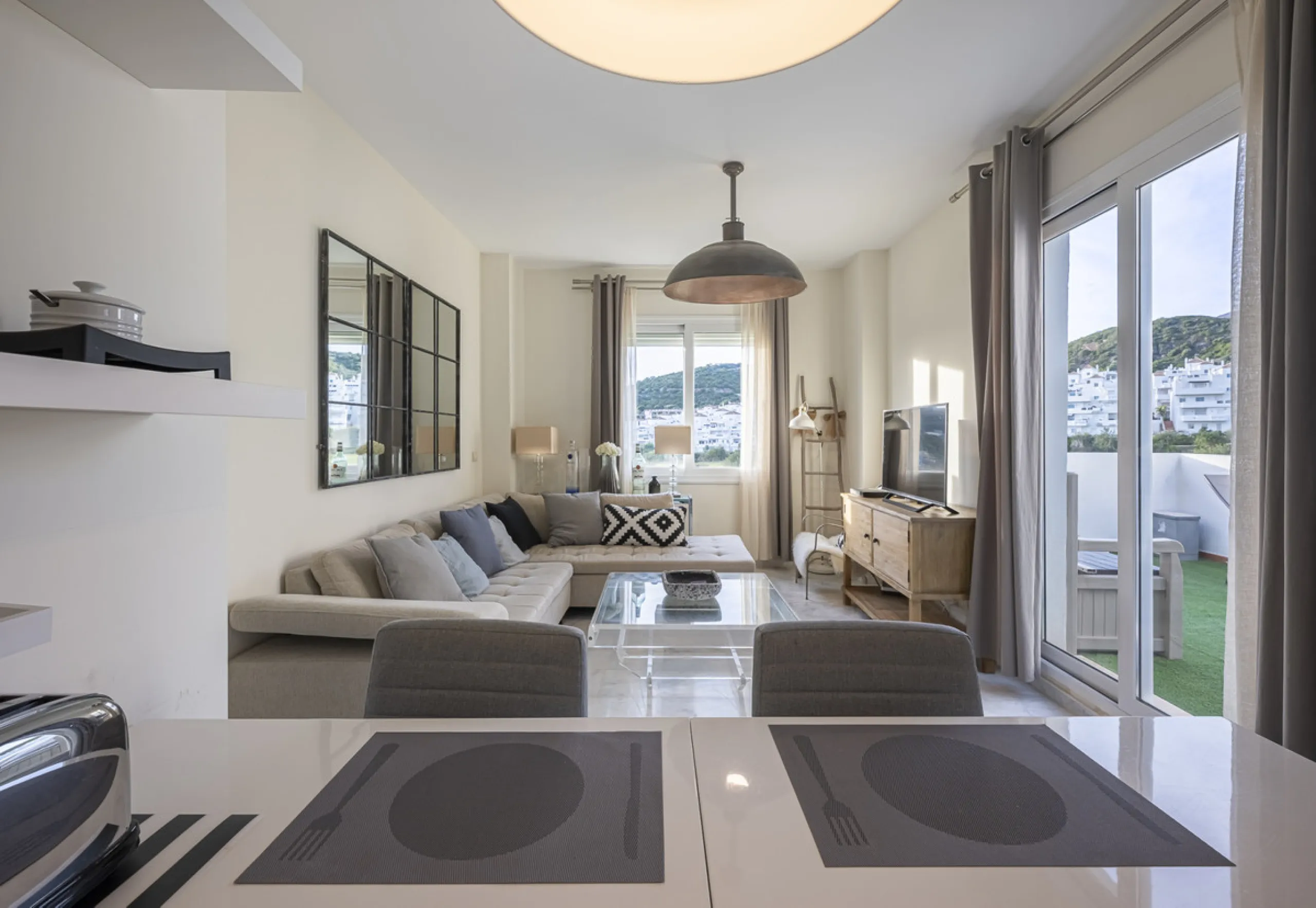 Apartment - Middle Floor Apartment в продаже в Estepona, Málaga. В доме 2 спален и 2 ванных комнат. Площадь дома 99 м²