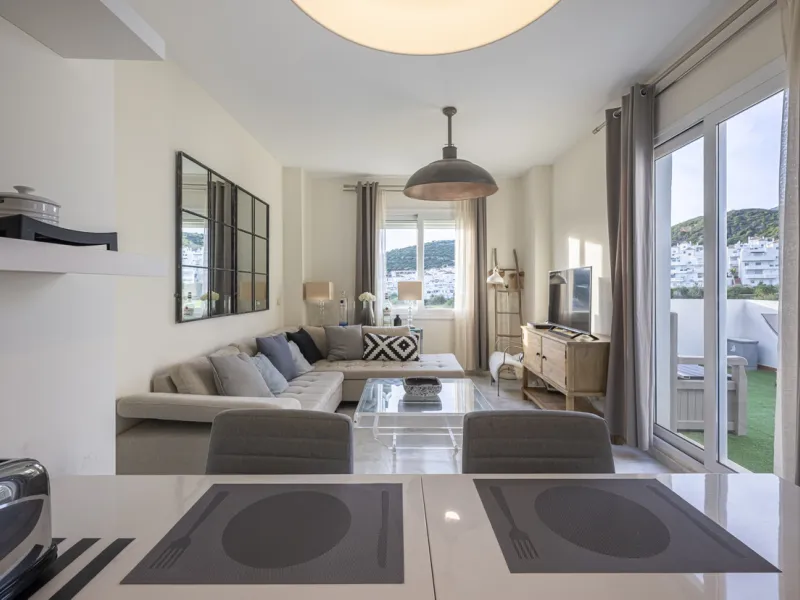 Apartment - Middle Floor Apartment в продаже в Estepona, Málaga. В доме 2 спален и 2 ванных комнат. Площадь дома 99 м²