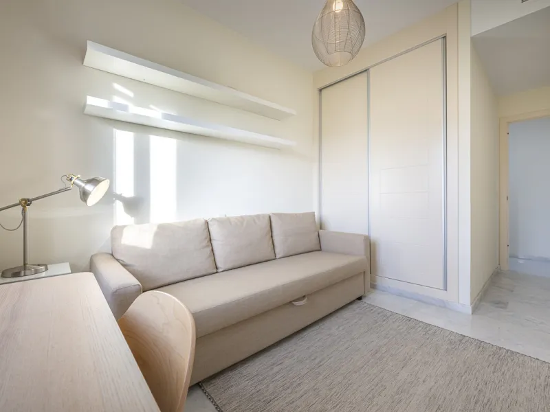 Apartment - Middle Floor Apartment в продаже в Estepona, Málaga. В доме 2 спален и 2 ванных комнат. Площадь дома 99 м²