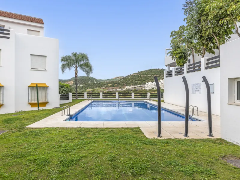 Apartment - Middle Floor Apartment в продаже в Estepona, Málaga. В доме 2 спален и 2 ванных комнат. Площадь дома 99 м²