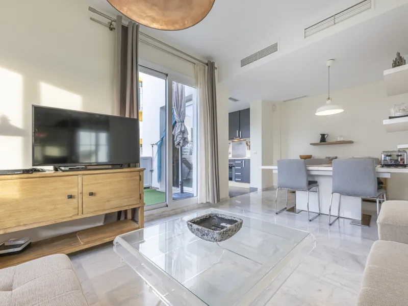 Apartment - Middle Floor Apartment в продаже в Estepona, Málaga. В доме 2 спален и 2 ванных комнат. Площадь дома 99 м²