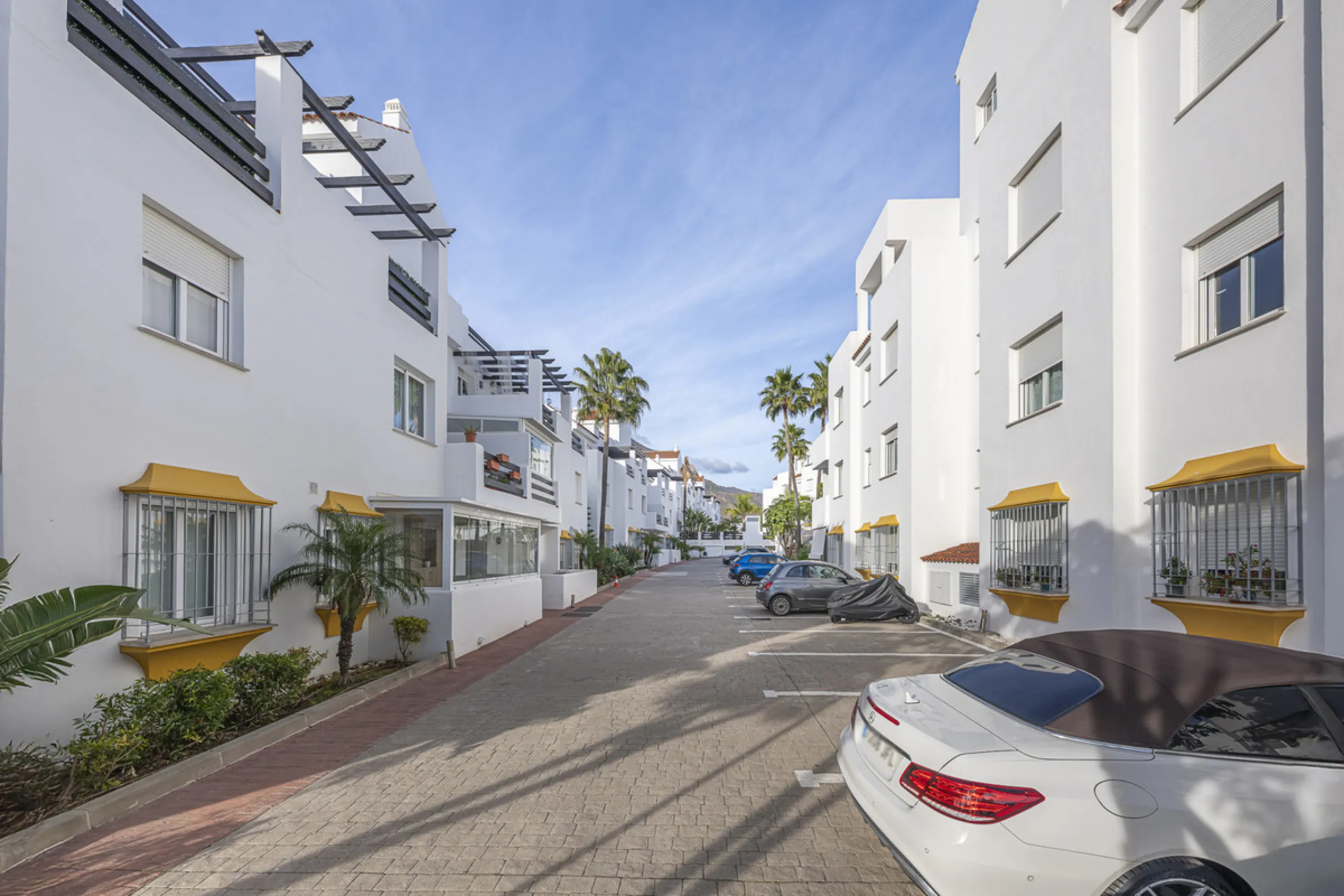 Apartment - Middle Floor Apartment в продаже в Estepona, Málaga. В доме 2 спален и 2 ванных комнат. Площадь дома 99 м²