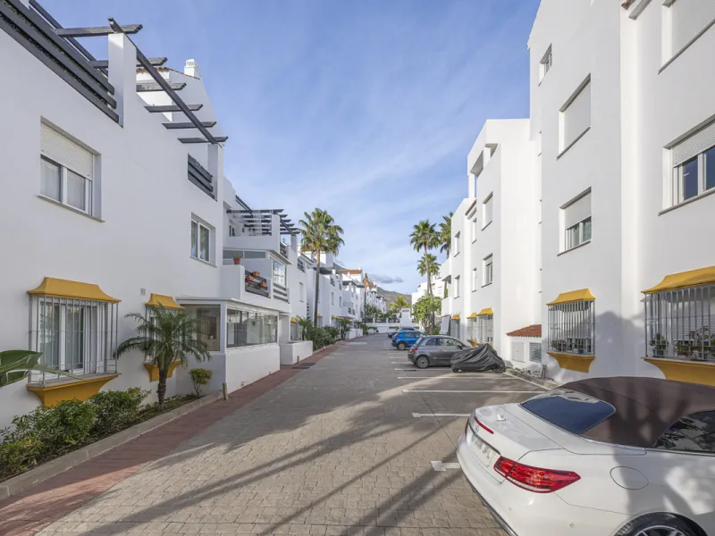 Apartment - Middle Floor Apartment в продаже в Estepona, Málaga. В доме 2 спален и 2 ванных комнат. Площадь дома 99 м²
