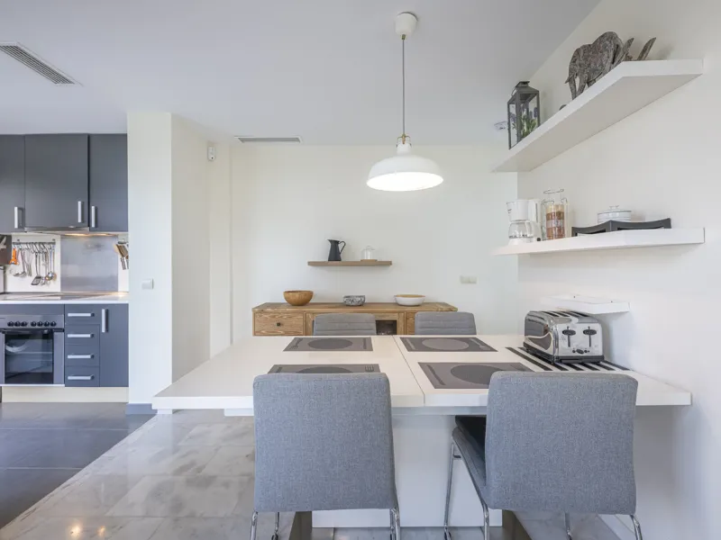 Apartment - Middle Floor Apartment в продаже в Estepona, Málaga. В доме 2 спален и 2 ванных комнат. Площадь дома 99 м²