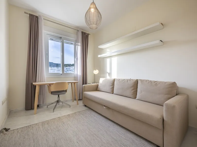 Apartment - Middle Floor Apartment в продаже в Estepona, Málaga. В доме 2 спален и 2 ванных комнат. Площадь дома 99 м²