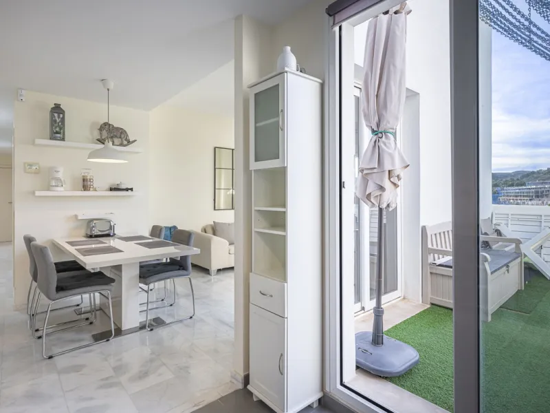 Apartment - Middle Floor Apartment в продаже в Estepona, Málaga. В доме 2 спален и 2 ванных комнат. Площадь дома 99 м²