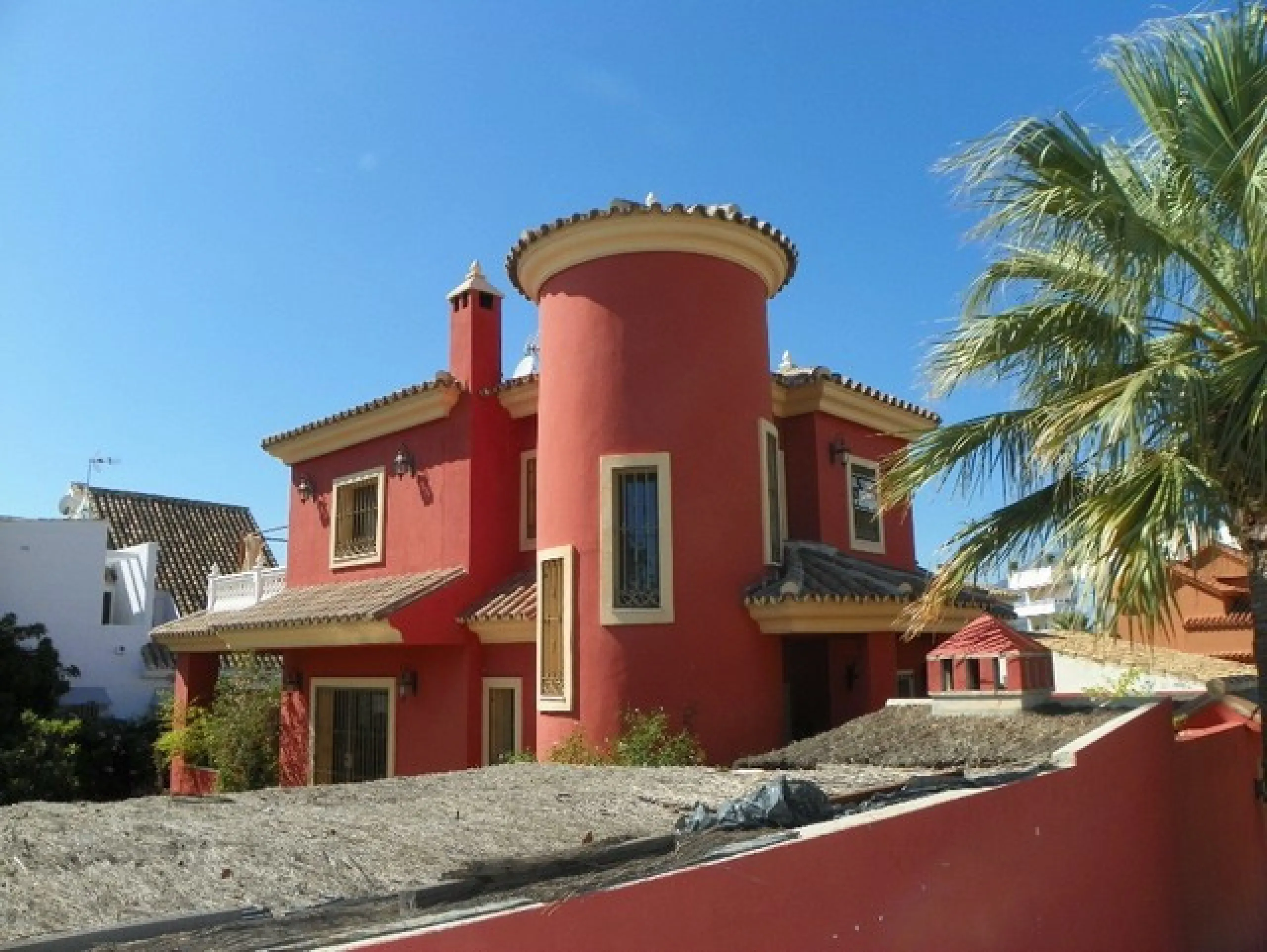Detached villa in the beach area of El Rosario.