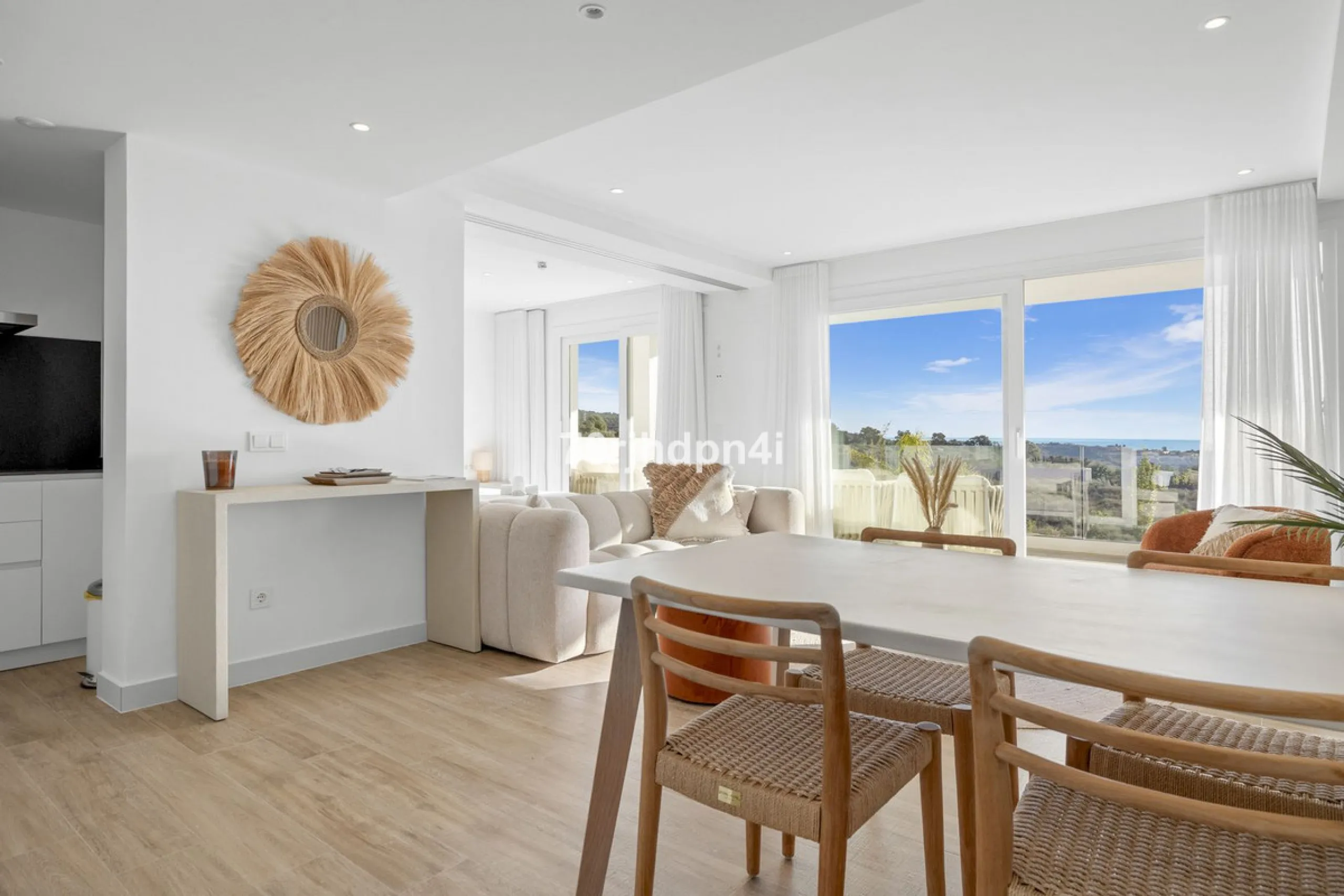 Apartment - Middle Floor Apartment в продаже в Casares, Málaga. В доме 2 спален и 2 ванных комнат. Площадь дома 84 м²