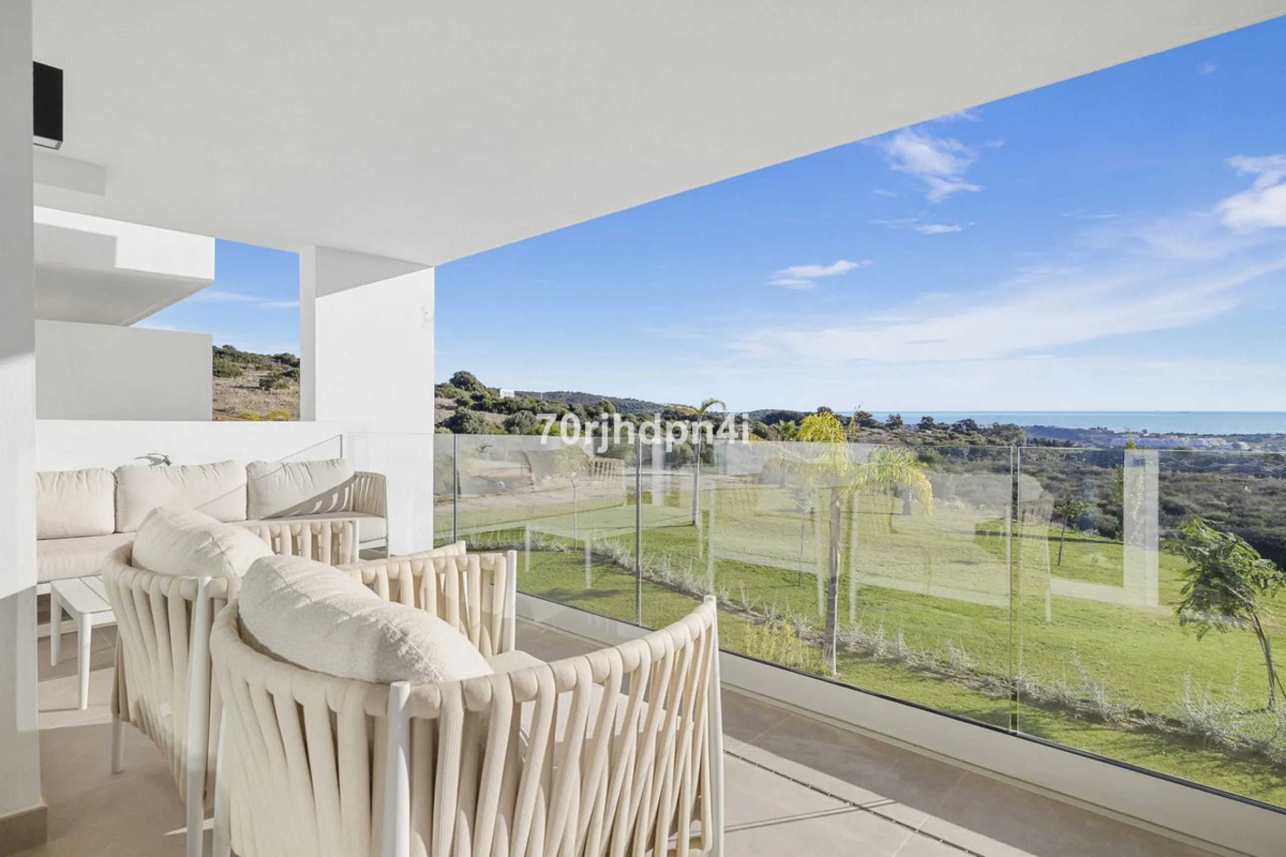 Apartment - Middle Floor Apartment в продаже в Casares, Málaga. В доме 2 спален и 2 ванных комнат. Площадь дома 84 м²