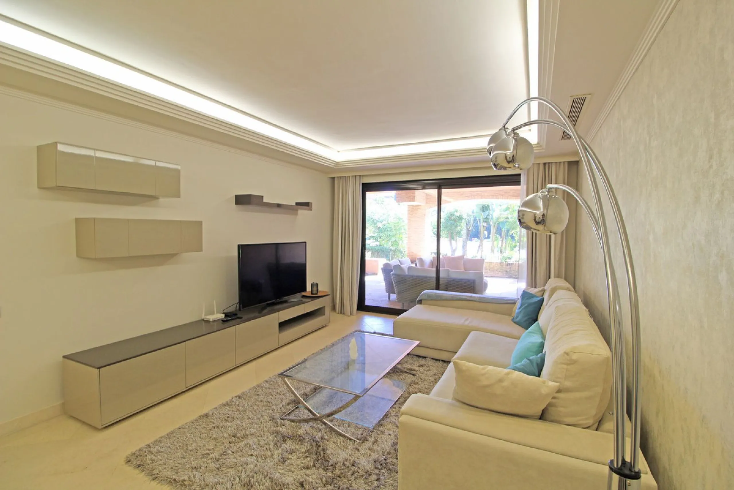 Nestled in the peaceful beachside enclave of Casasola, this charming ground-floor apartment