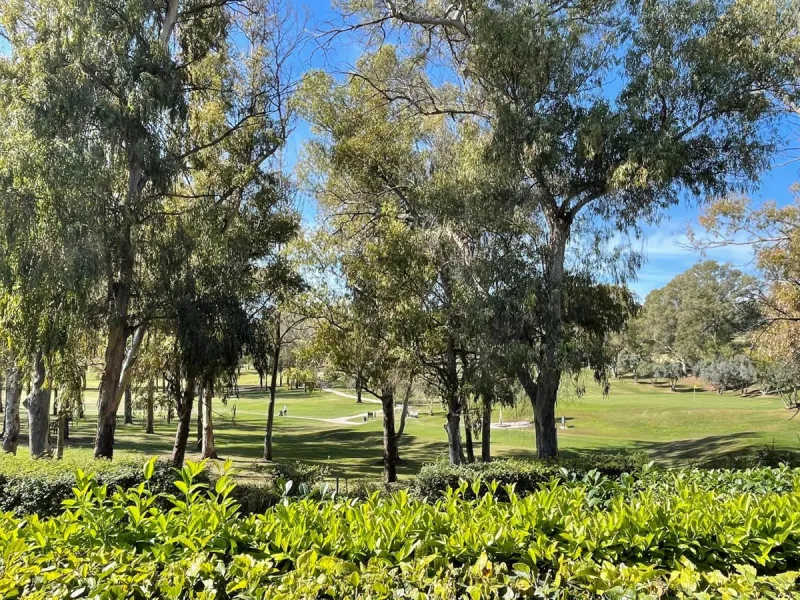 Presenting an elegant, recently built apartment located in the prestigious Benatalaya development, in the eastern area of Estepona, Málaga. Boasting a privileged frontline golf location and surrounded by all necessary amenities, this property stands out f