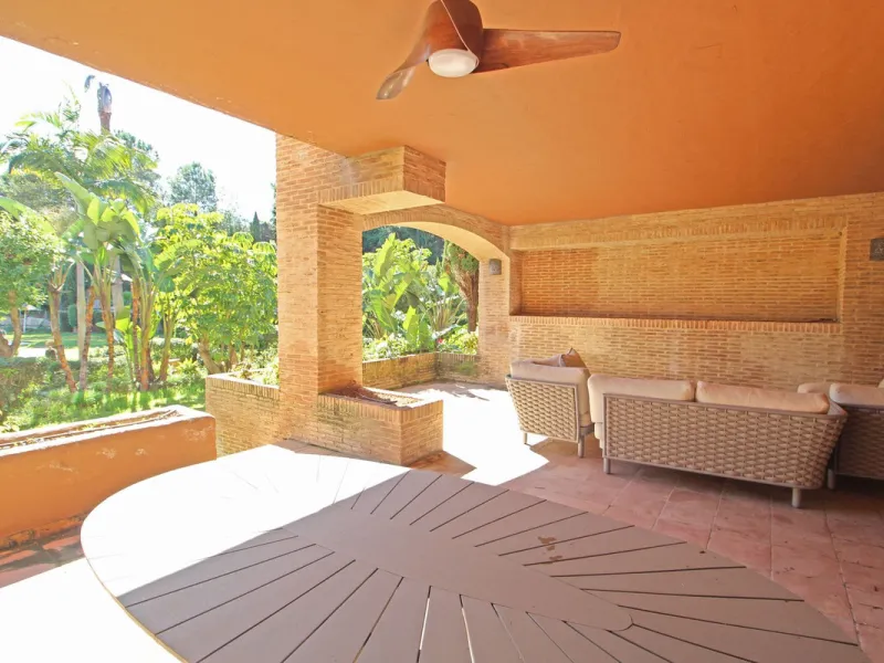 Nestled in the peaceful beachside enclave of Casasola, this charming ground-floor apartment